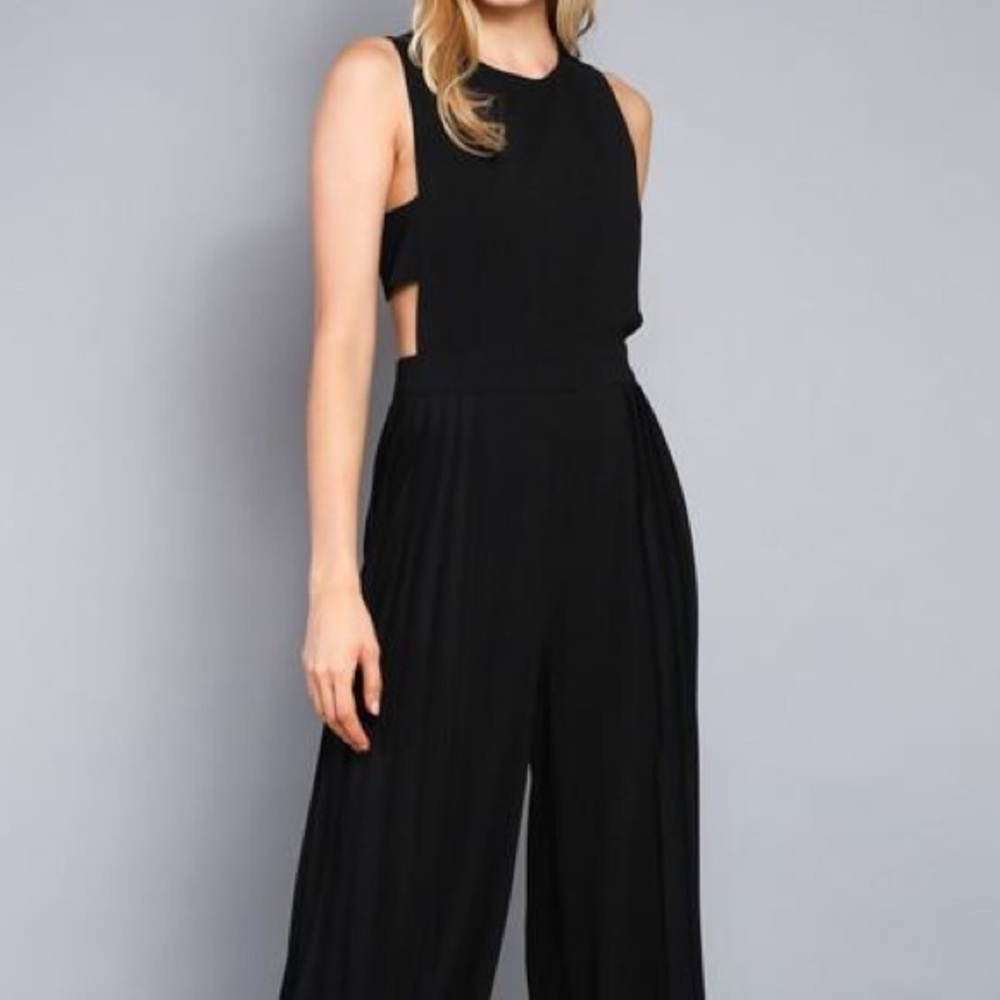 ❗️CLOSING SALE❗️Open Detail Black Jumpsuit/ Jumper - Picture 4 of 4